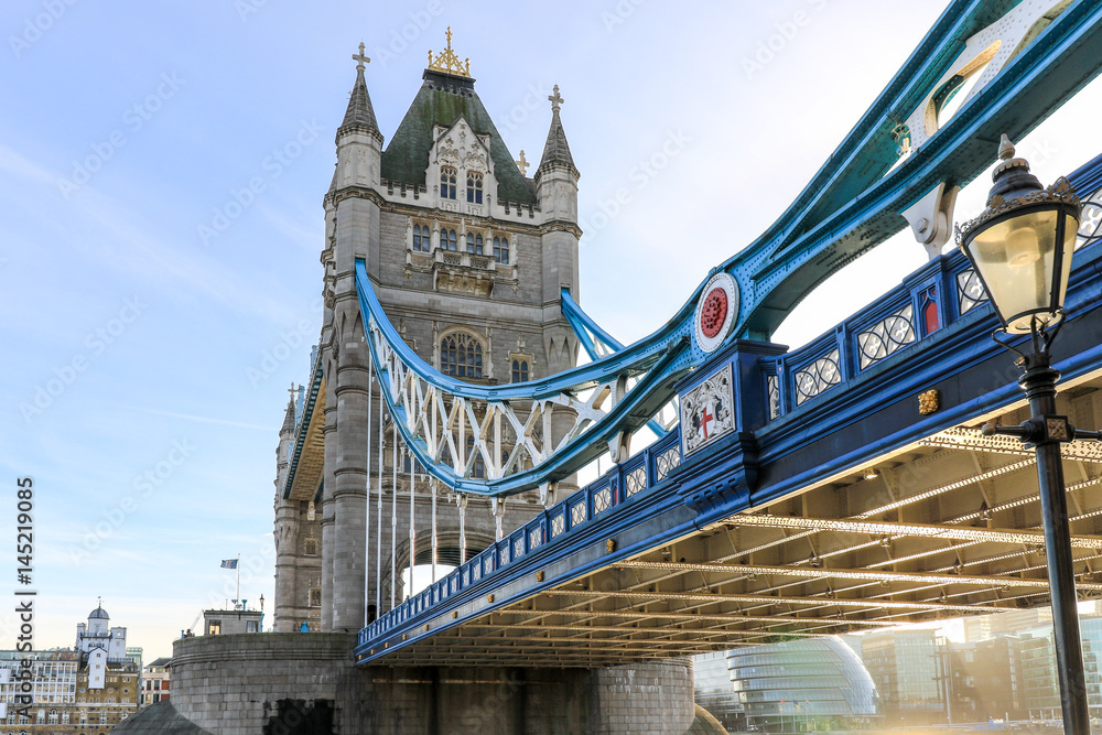 Obraz premium Tower Bridge photographed from underneath