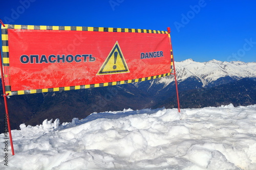 Wallpaper Mural Warning of the danger of falling from a cliff Torontodigital.ca