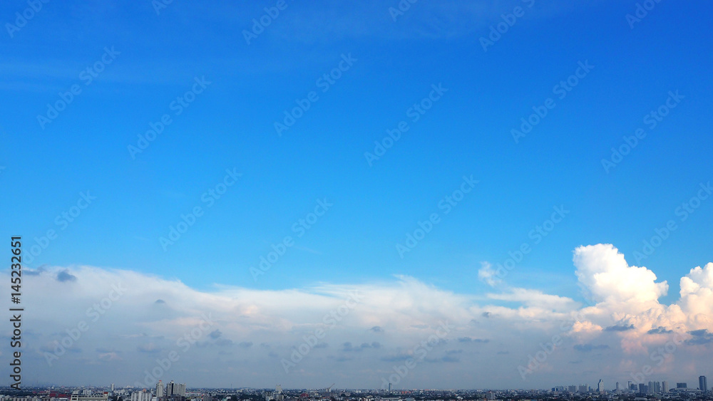 Obraz premium Blue sky and white clouds and landscape of city.