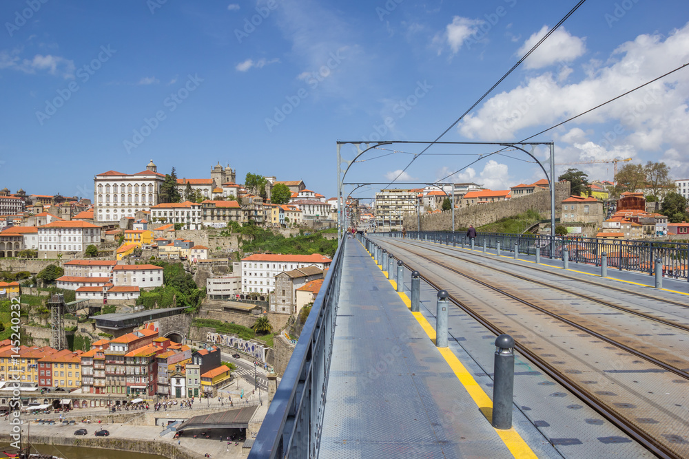 Fototapeta premium Tracks on top of the Ponte Luis I in Porto