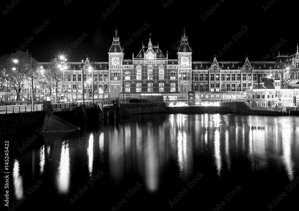 Amsterdam. Night. Station Amsterdam Centraal