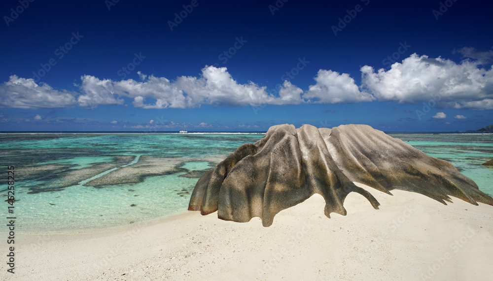 großer Granitstein am Anse Source D`argent - Seychellen