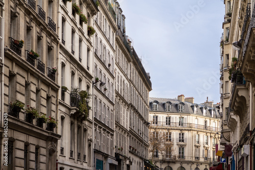 Exterior facade of a Parisian building © robertdering