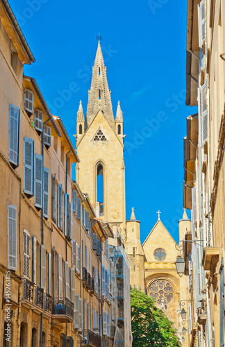 Obraz na płótnie Typical narrow street in Aix en Provence, France w salonie