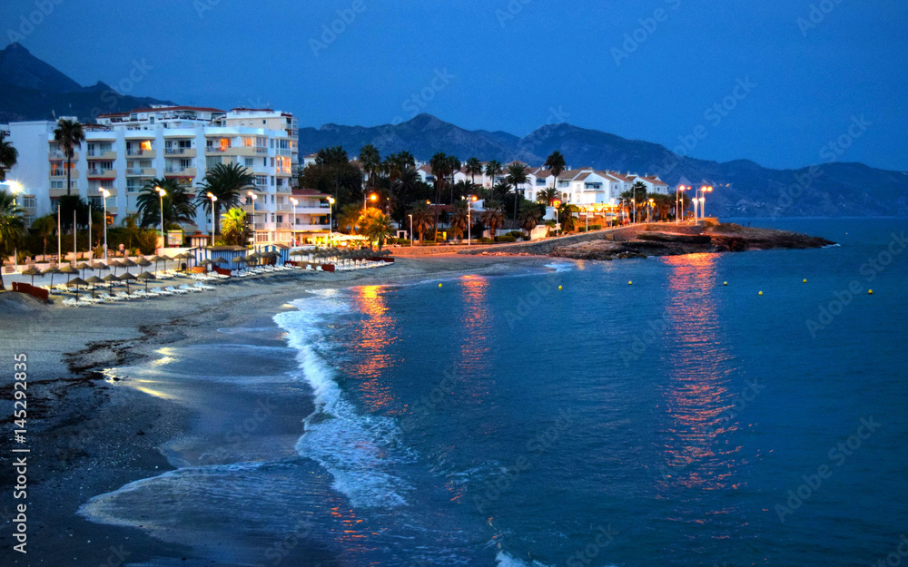 Fototapeta premium Wybrzeże Morza Śródziemnego w Nerja na Costa del Sol w Hiszpanii
