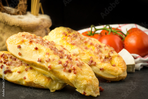 Käseschinkenstange mit Dekoration