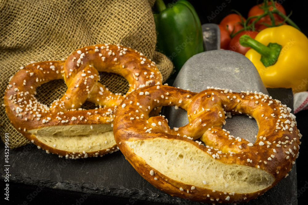 Laugenbrezel mit Dekoration Laugenbrezel mit Dekoration