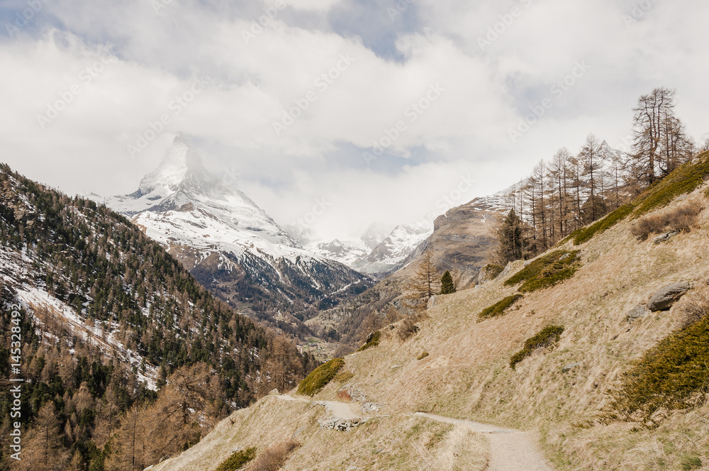 Zermatt, Dorf, Findeln, Findelbach, Weiler, Matterhorn, Alpen, Schweizer Berge, Wanderweg, Sunnegga, Frühling, Schweiz