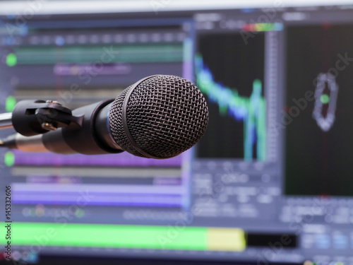 Foto Microphone on the background of the computer monitor