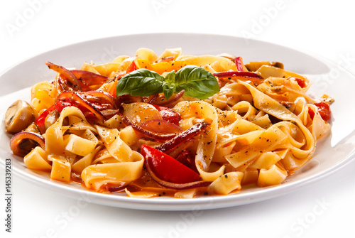 Pasta with ham and pepper