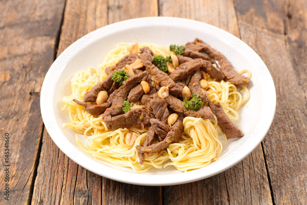 stir fry with noodles and beef