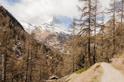 Zermatt, Dorf, Findeln, Findelbach, Weiler, Matterhorn, Alpen, Schweizer Berge, Wanderweg, Frühling, Frühlingswanderung, Schweiz photo