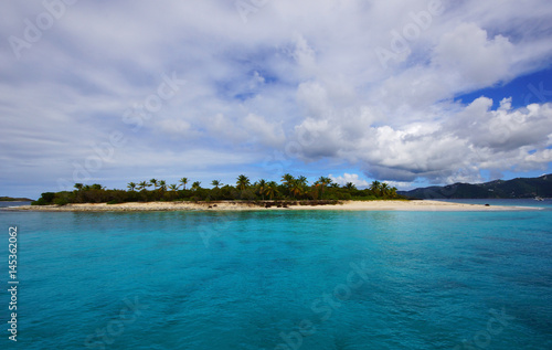 Fototapeta Naklejka Na Ścianę i Meble -  a green island with sand beaches on the caribbean sea