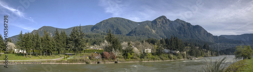 Cascade Locks panorama Oregon state.