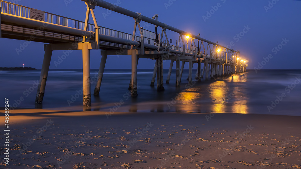 Obraz premium Gold Coast Australia - The Southport Spit - Sand Pumping Jetty at Sunset