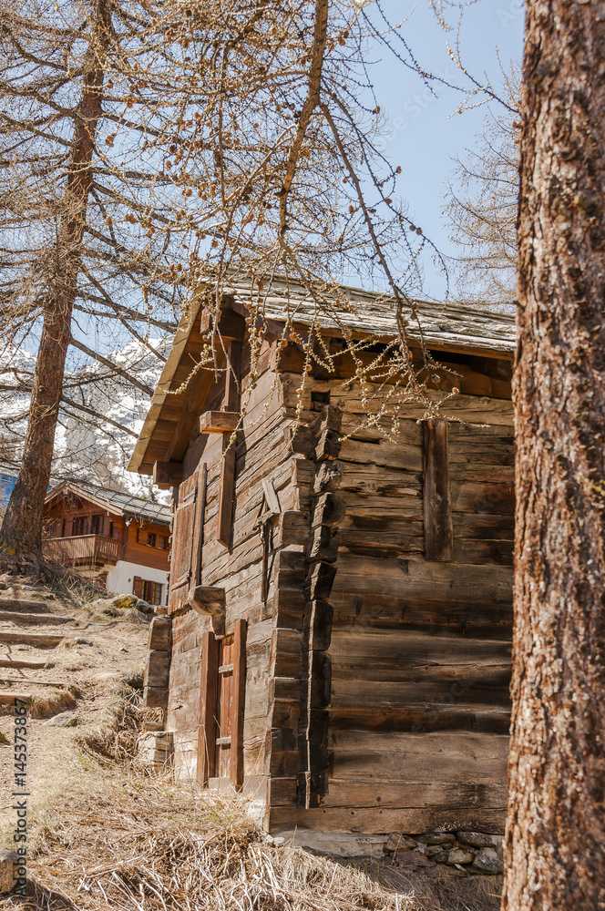 Zermatt, Dorf, Bergdorf, Walliser Dorf, Furi, Zmutt, Wanderweg, Wallis, Alpen, Schweizer Berge, Holzhaus, Holzstall, Frühling, Winter, Schweiz Zermatt, Dorf, Bergdorf, Walliser Dorf, Furi, Zmutt, Wanderweg, Wallis, Alpen, Schweizer Berge, Holzhaus, Holzstall, Frühling, Winter, Schweiz