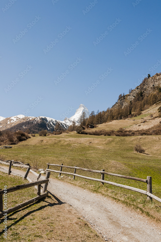 Zermatt, Bergdorf, Furi, Zmutt, Wanderweg, Naturweg, Bergbauer, Alpen, Matterhorn, Schweizer Berge, Frühling, Wallis, Schweiz