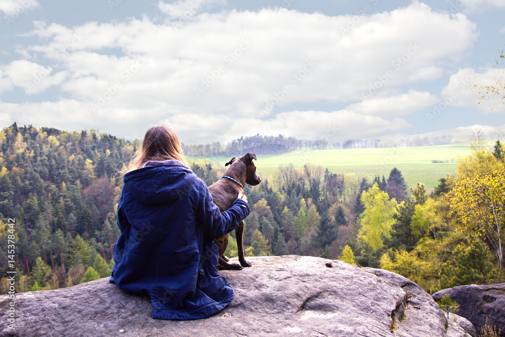 wandern, Sächsische Schweiz, Elbsandsteingebirge, Frau mit Hund,  Hundewandern, Hundefreundlich, Felsen Stock Photo | Adobe Stock
