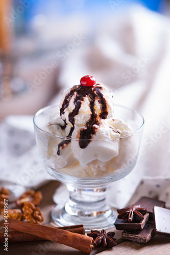 Ice cream sundae with cranberry, spices and chocolate pieces