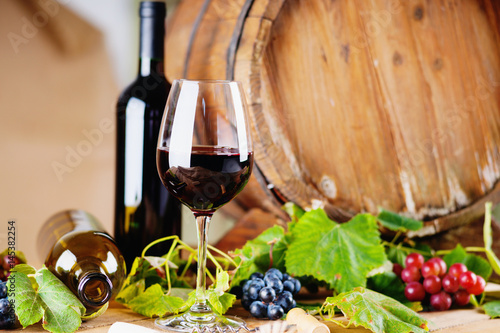 Fototapeta Naklejka Na Ścianę i Meble -  Wine bottle, glass, grapes and barrel 