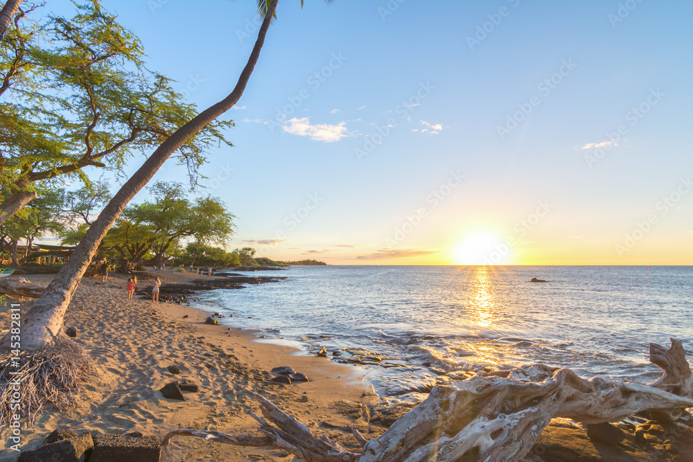 Amazing sunset in a Hawaiian beach Amazing sunset in a Hawaiian beach