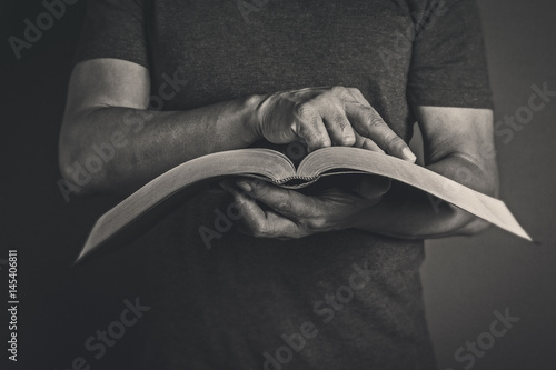 Fotografie Men reading the Holy Bible