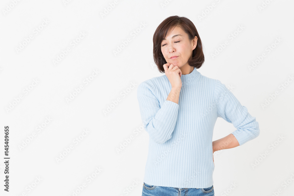 考えるミドル女性