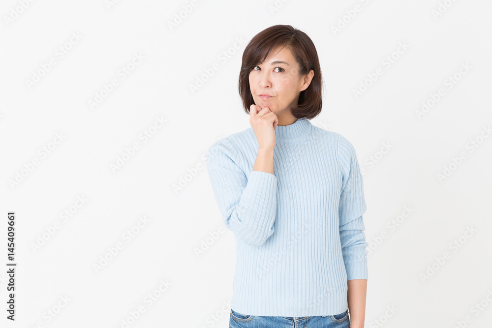考えるミドル女性 考えるミドル女性