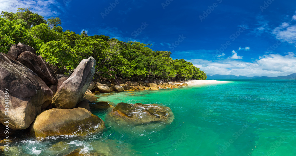Fototapeta premium Nudey Beach on Fitzroy Island, Cairns area, Queensland, Australia