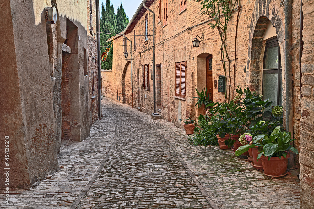 Montefalco, Perugia, Umbria, Italy: alley in the old town