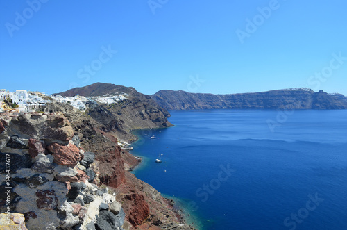 The rocky shore of Santorini island © Tatiana Nikitina