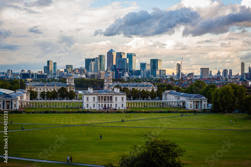 Obraz na płótnie 2016 United Kingdom London Greenwich view to the central london and Canary wharf. Really industrial panorama w salonie