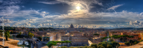 Panorama von der Engelsburg in Richtung Petersdom, Rom, Italien.Panorama from the Castel Sant'Angelo in the direction of St. Peter's, Rome, Italy.