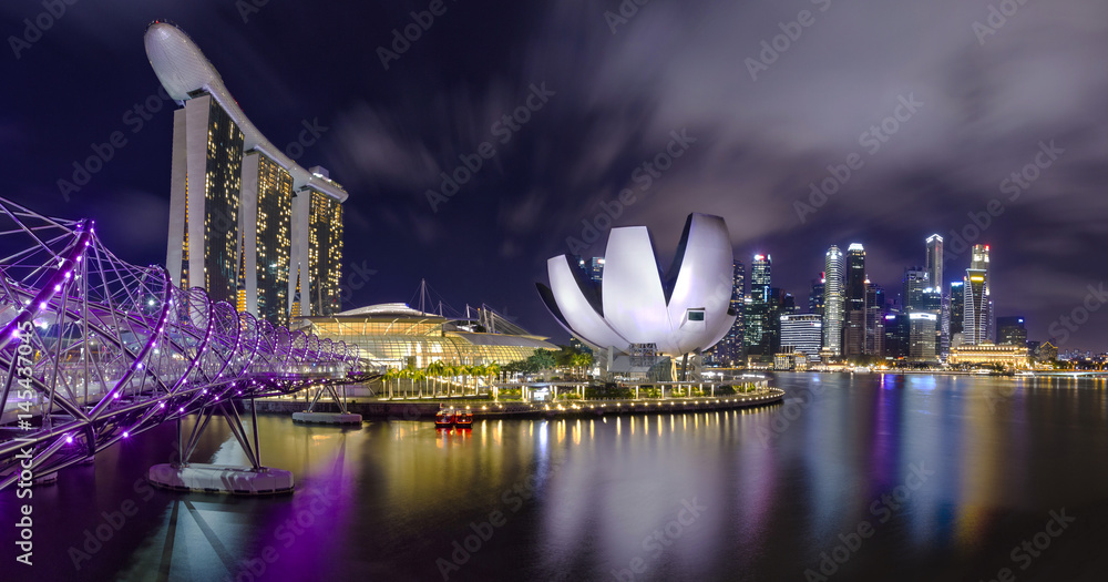 Fototapeta premium Singapur bei Nacht