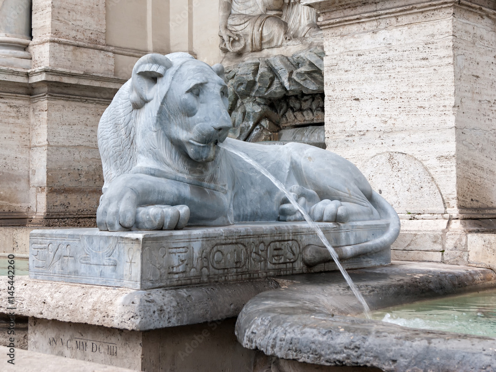Sculpture of a lion on the fountain of Moses(The Fontana dell'Acqua Felice). Rome, Italy. Sculpture of a lion on the fountain of Moses(The Fontana dell'Acqua Felice). Rome, Italy.