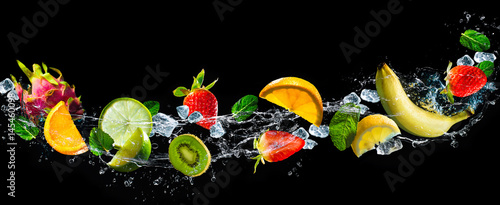 Fototapeta Naklejka Na Ścianę i Meble -  Fruits with water splash