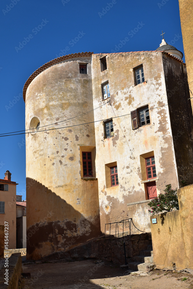 Ruelle de la citadelle génoise de Calvi en Corse Ruelle de la citadelle génoise de Calvi en Corse