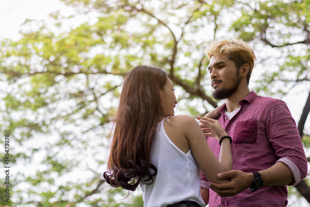 Fototapeta premium Happy couple in the garden