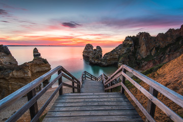 Fototapete Abstieg zum Strand Holzsteg zum Strand Praia do Camilo  © marcin jucha