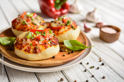 Mini pizza buns with ham, bell pepper, green onion and cheese