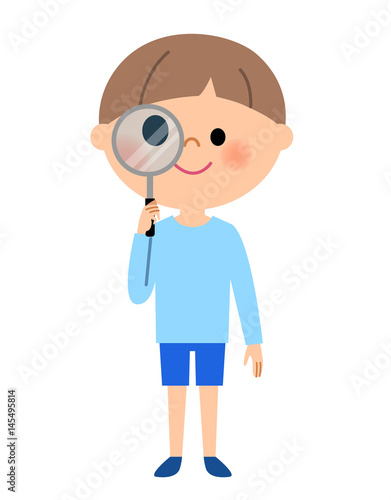 男の子　虫眼鏡を覗く