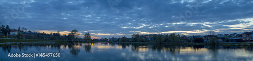 Panorama miasta nad zalewem wodnym, Lipsko, Polska © olekgraf