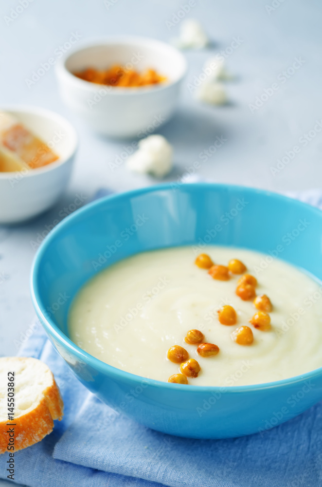 Cauliflower potato soup with roasted chickpeas Cauliflower potato soup with roasted chickpeas