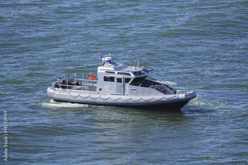 Navy patrol boat © Luis Sandoval M.