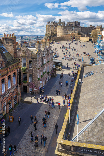 Obraz na plátně Royal mile and old center of Edinburgh in spring