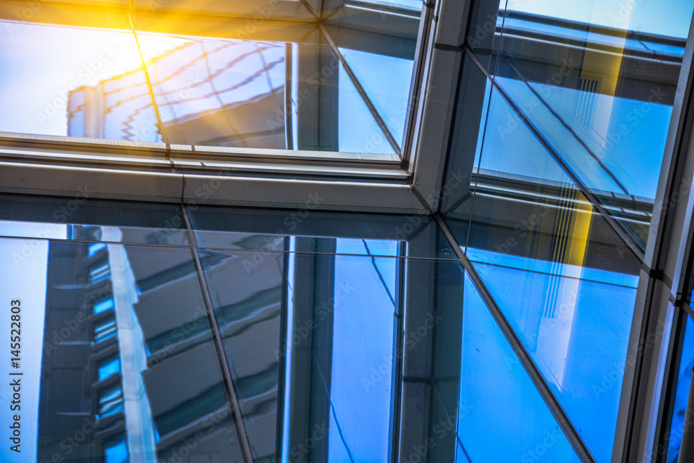 Obraz premium Directly Below Shot Of glass Skylight in a modern building.