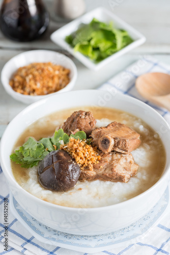 Rice porridge boiled pork ribs with shitake mushroom.