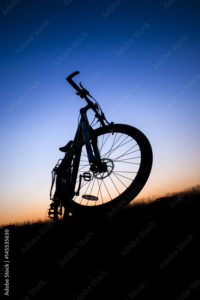 Fototapeta premium The silhouette of mountain bike