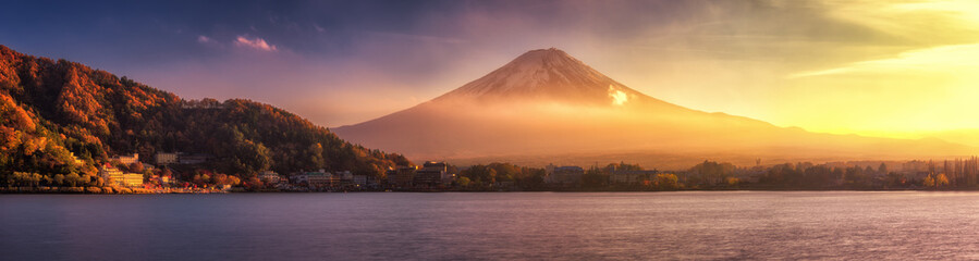 Fotobehang Japan Panoramisch uitzicht op berg Fuji  © Jirawatfoto