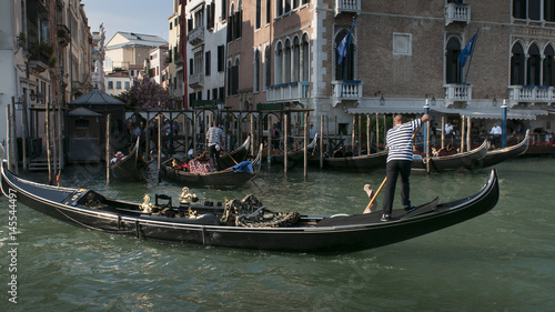 Gondoliere in Venedig © ks_studio